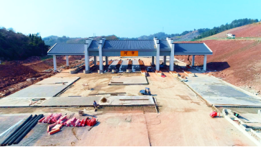 營達(dá)高速公路收費(fèi)站建設(shè)使用鋼板吊鉗